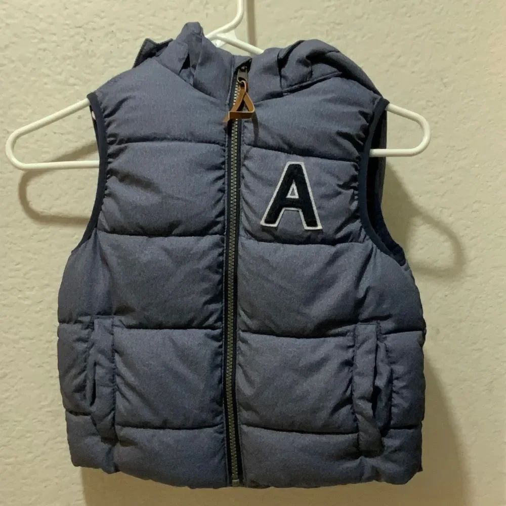 H&M puffer vest with faux fur, like new, size 4-6 years.Blue mearl hoodie